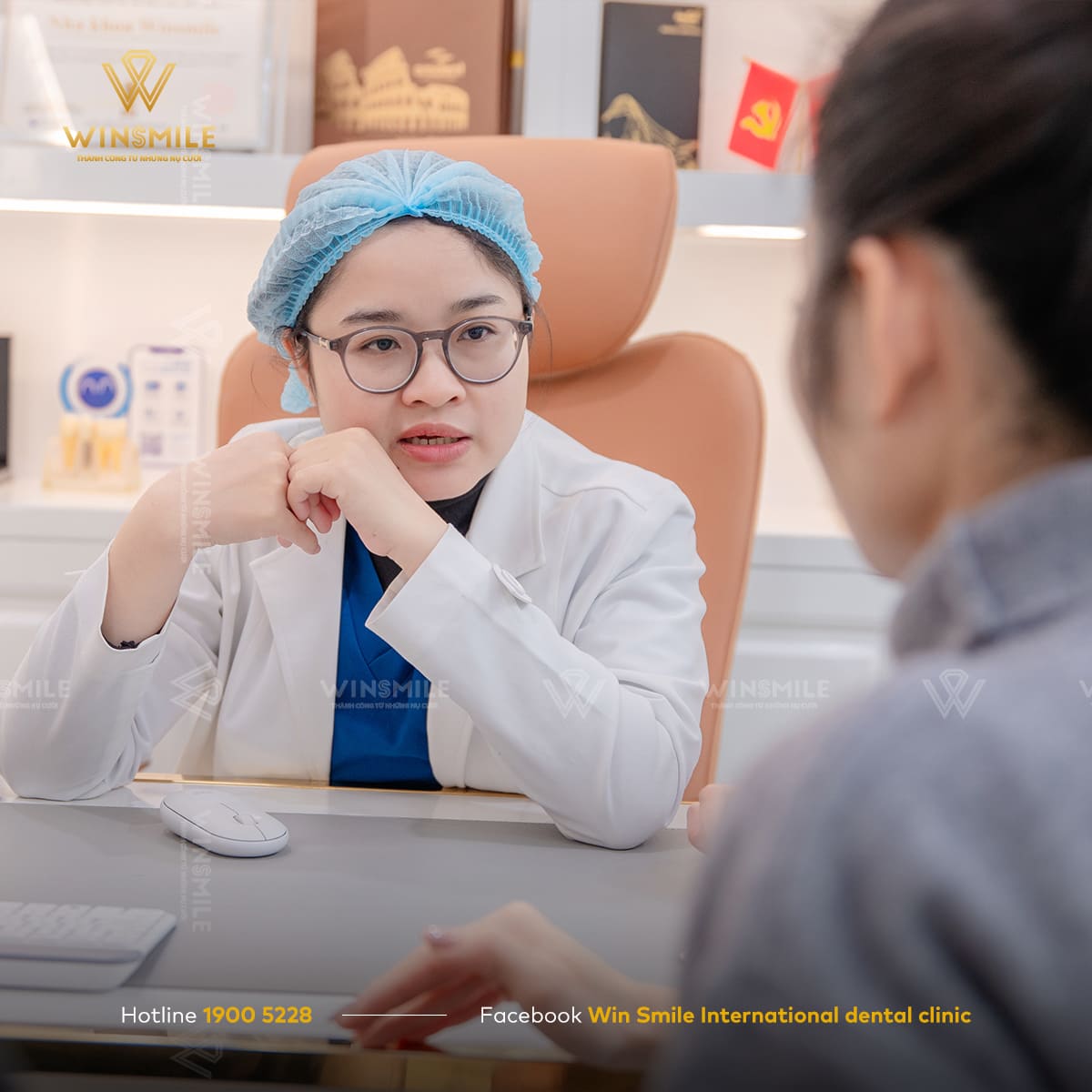 Thăm khám và tư vấn cùng bác sĩ chuyên khoa là bước quan trọng để lựa chọn phương án niềng răng phù hợp