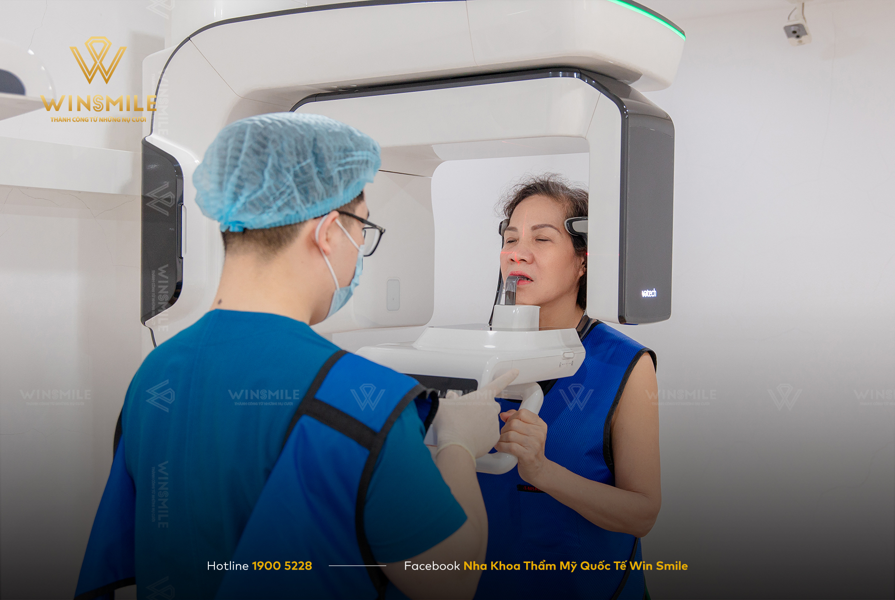 Chụp phim CT khảo sát tình trạng xương hàm của khách hàng trước khi điều trị trồng Implant