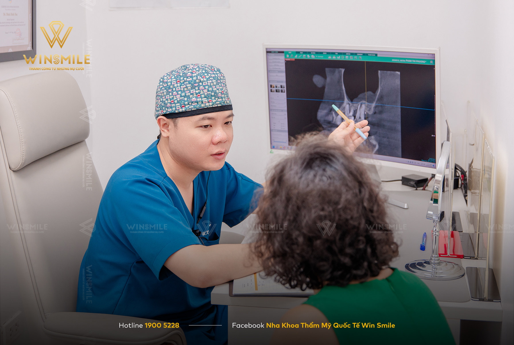 Bác sĩ cần khảo sát sức răng miệng toàn diện trước khi lên phác đồ trồng Implant cho khách hàng