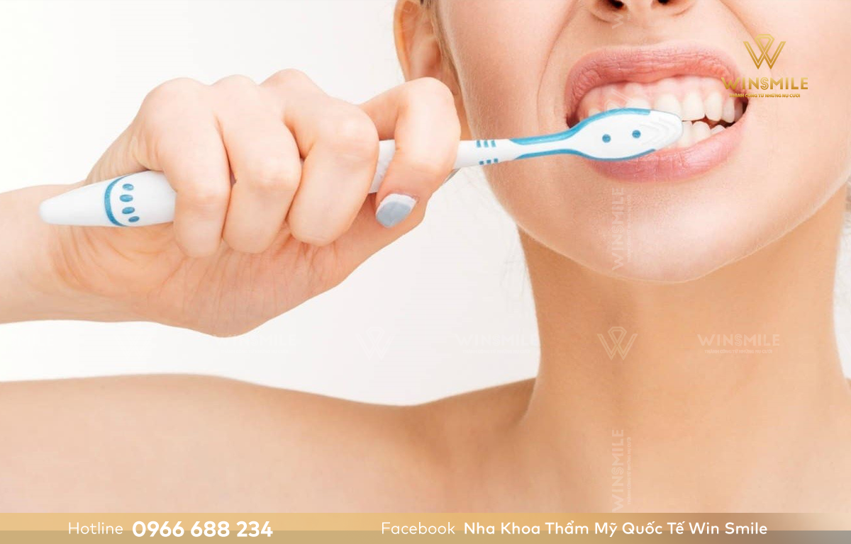 Vệ sinh răng miệng đúng cách ngừa răng thưa tái phát sau niềng